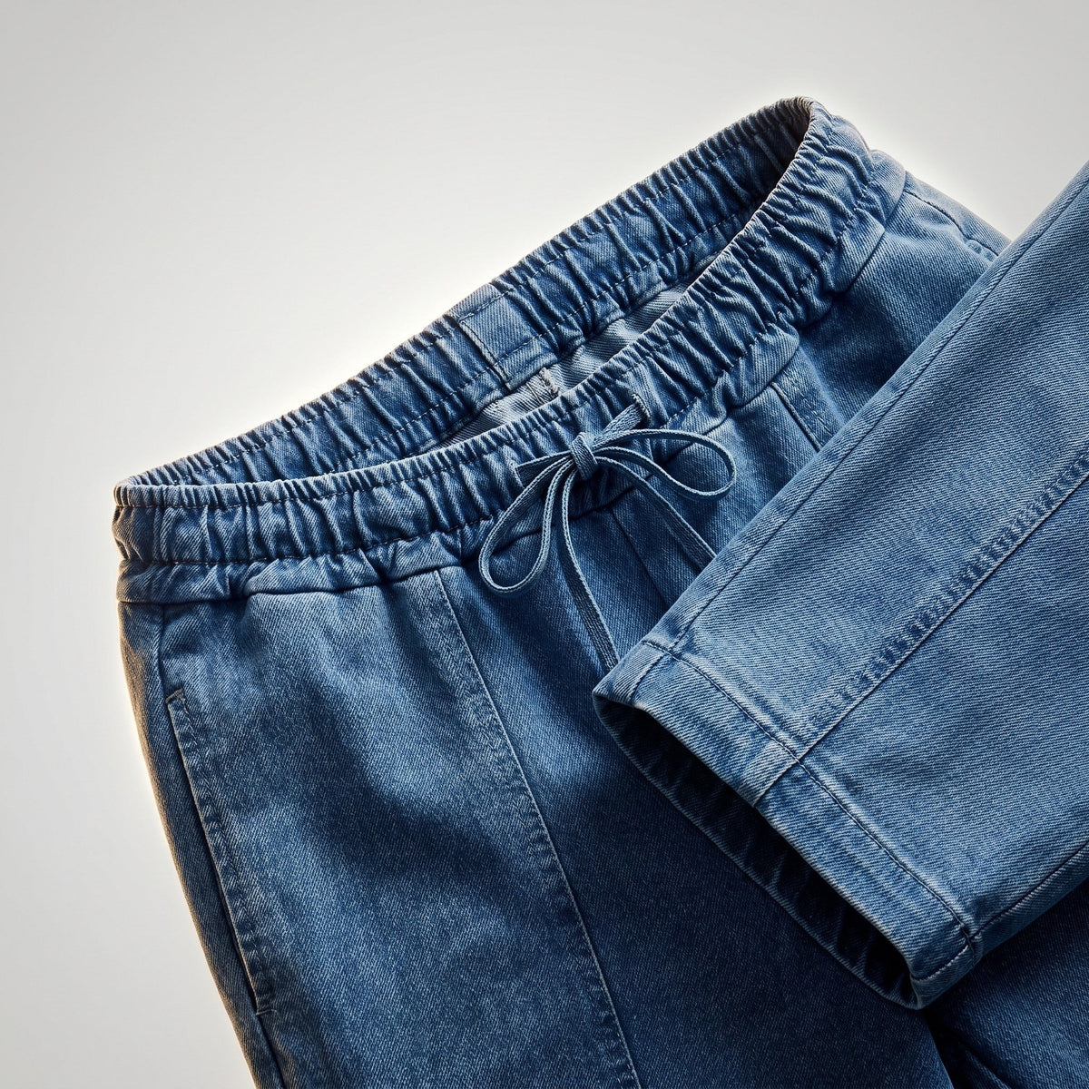 Jean barrel bleu La Vie Continue avec taille élastiquée, cordon de serrage et poches plaquées en coton stretch