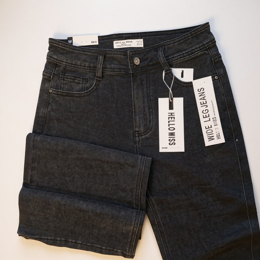 La Vie Continue black wide leg jeans made from 98.5% cotton and 1.5% elastane with a high waist.